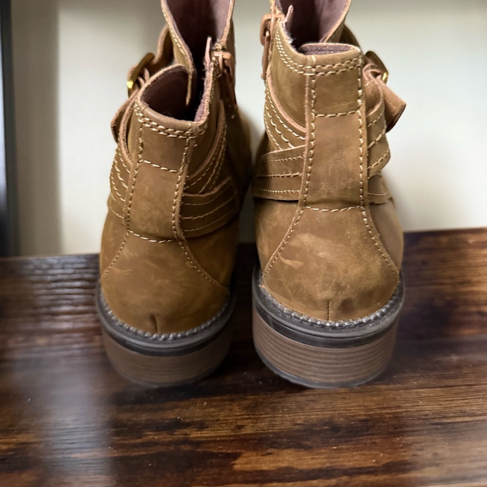 Clarks Tan Brown Maye Strap Chelsea Boots Ankle Women’s Size 9.5 W - Picture 5 of 7